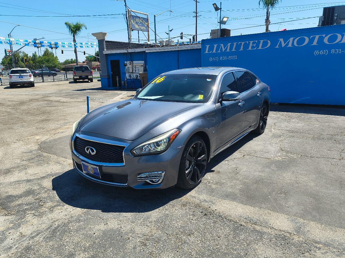 2016 Infiniti Q70 photo 3