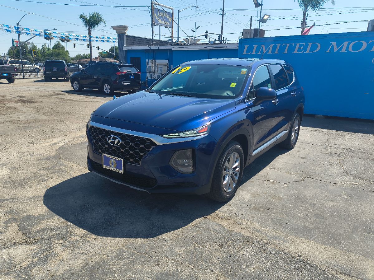 2019 Hyundai Santa Fe SE photo 3