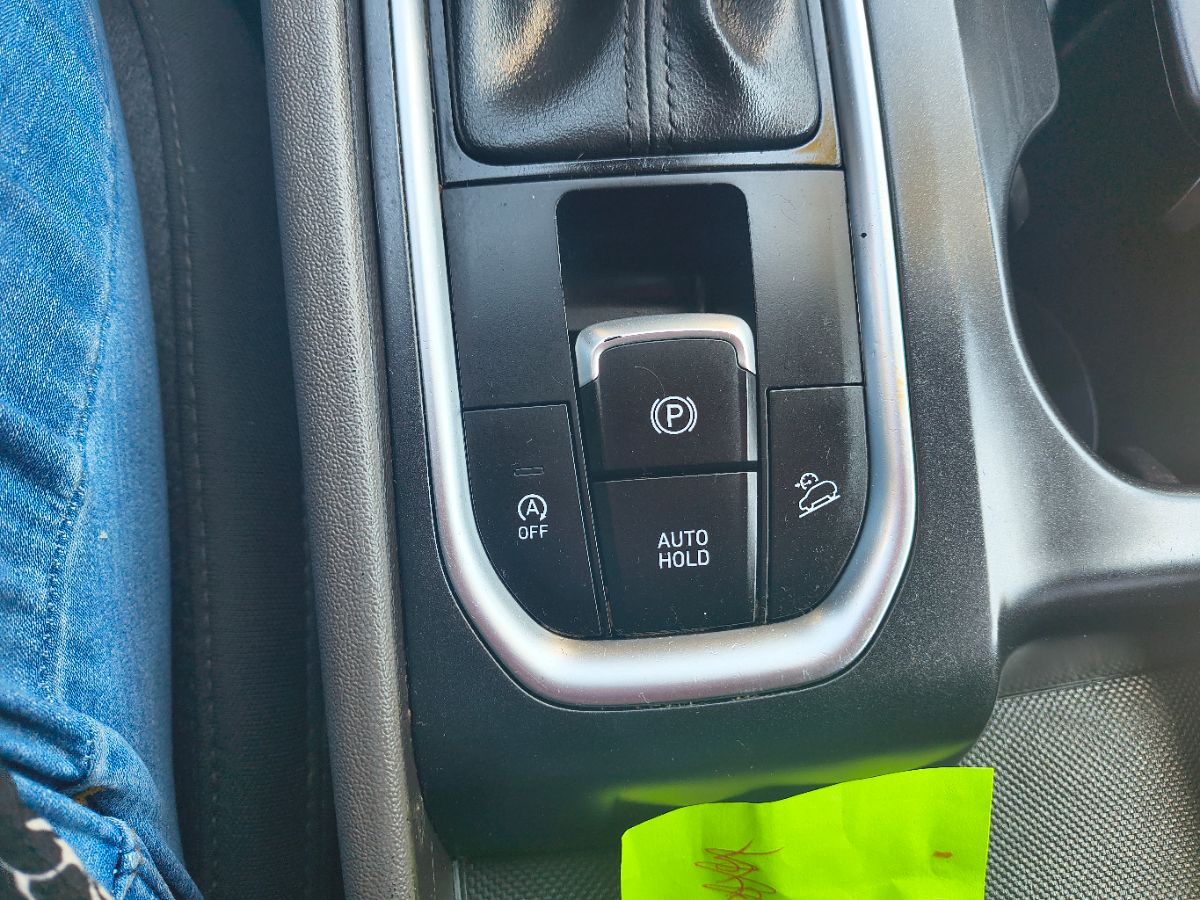 2019 Hyundai Santa Fe SE photo 17