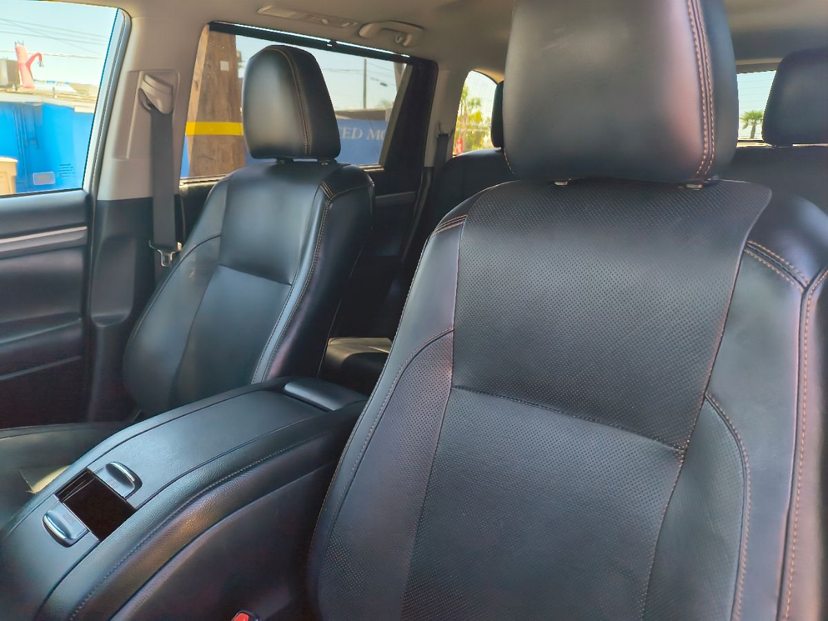 2019 Toyota Highlander Limited photo 23