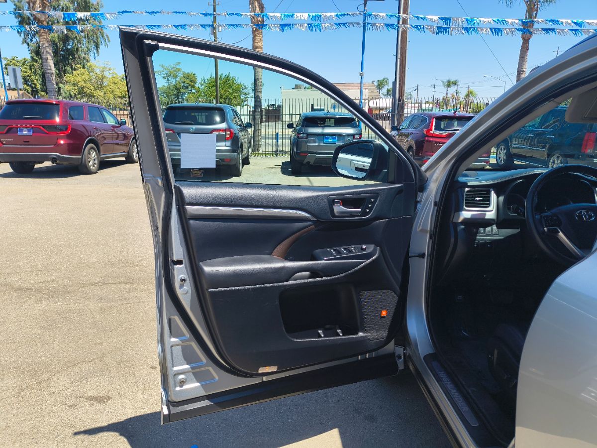 2019 Toyota Highlander Limited photo 29
