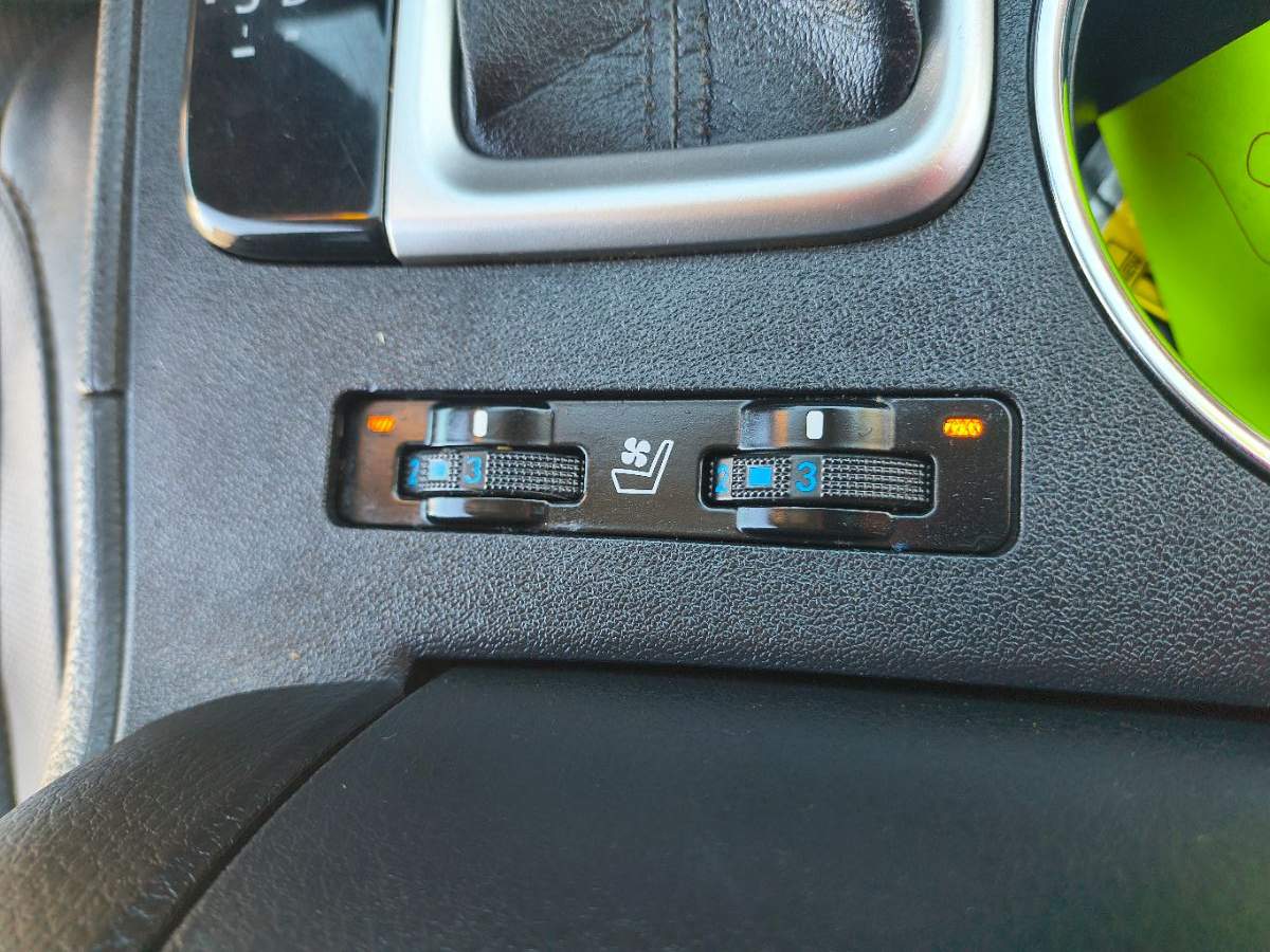 2019 Toyota Highlander Limited photo 17