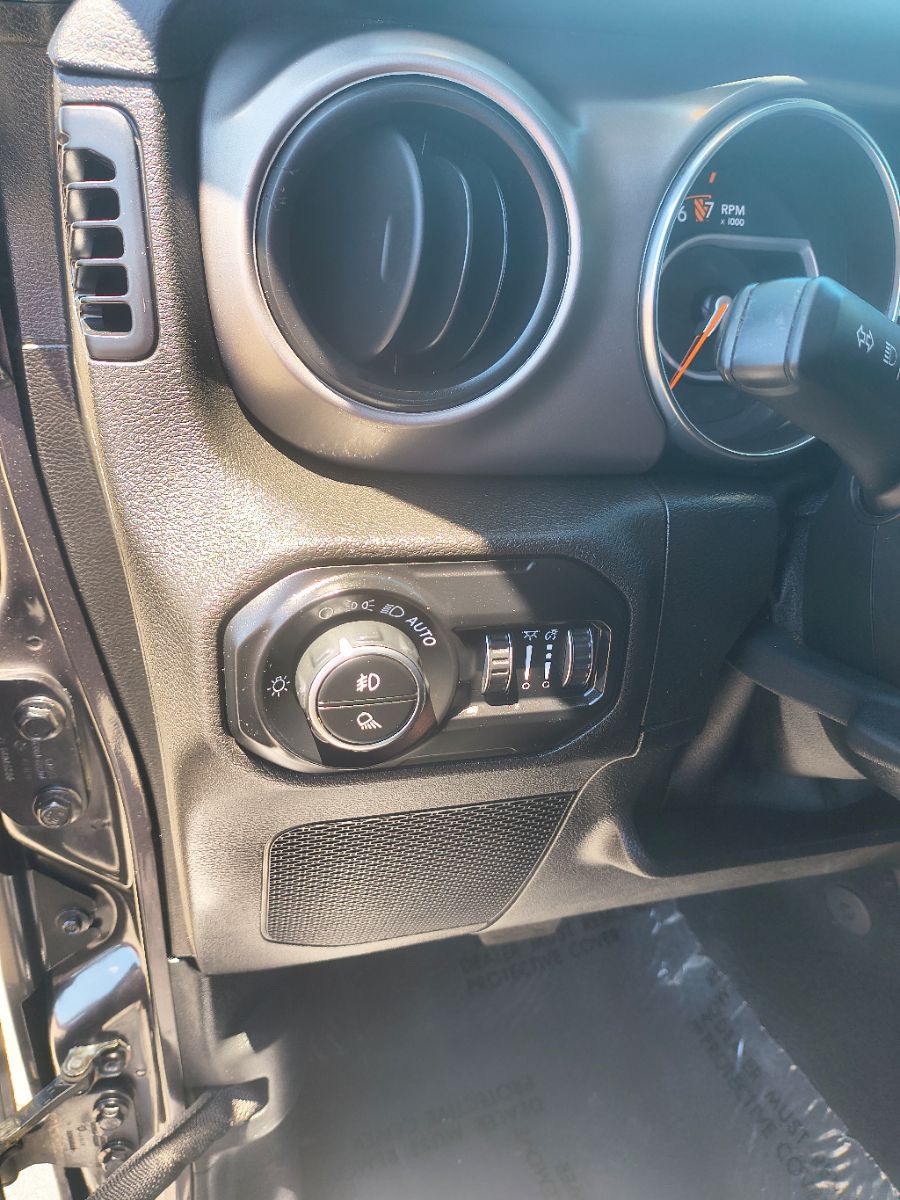 2020 Jeep Gladiator Sport S photo 17