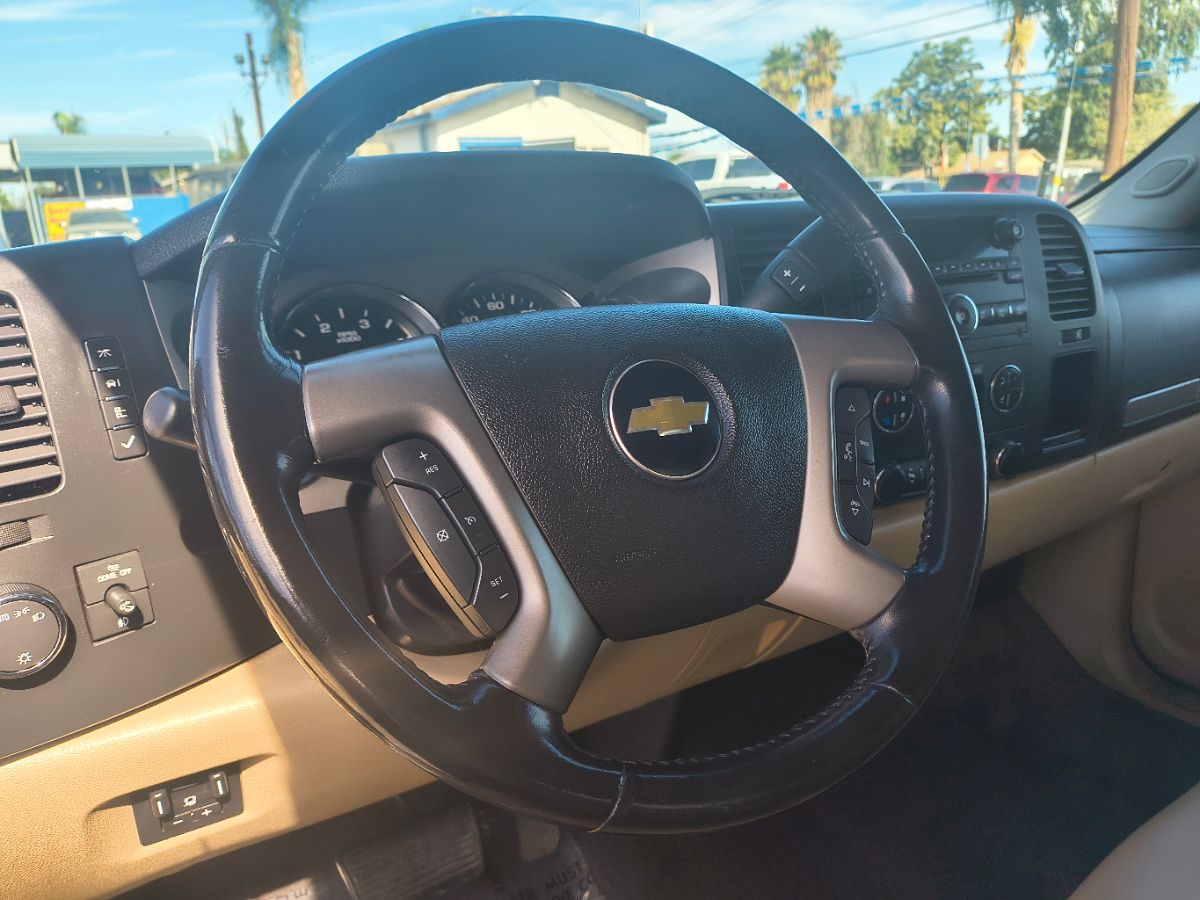 2011 Chevrolet Silverado 2500HD LT photo 9