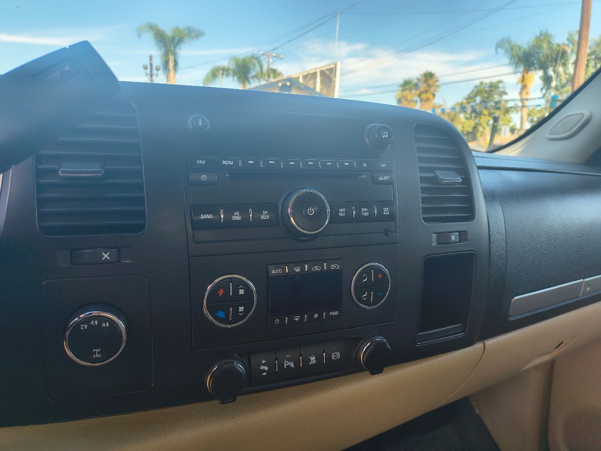 2011 Chevrolet Silverado 2500HD LT photo 12