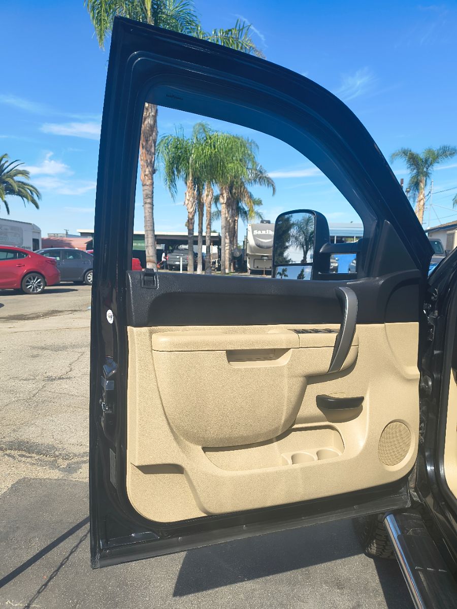 2011 Chevrolet Silverado 2500HD LT photo 21