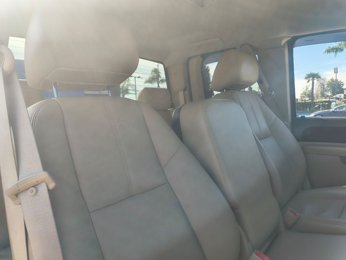 2011 Chevrolet Silverado 2500HD LT photo 16