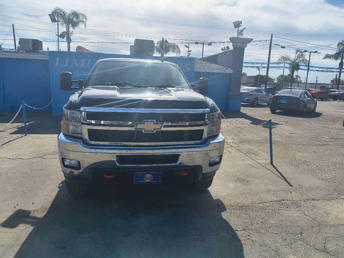 2011 Chevrolet Silverado 2500HD LT photo 2