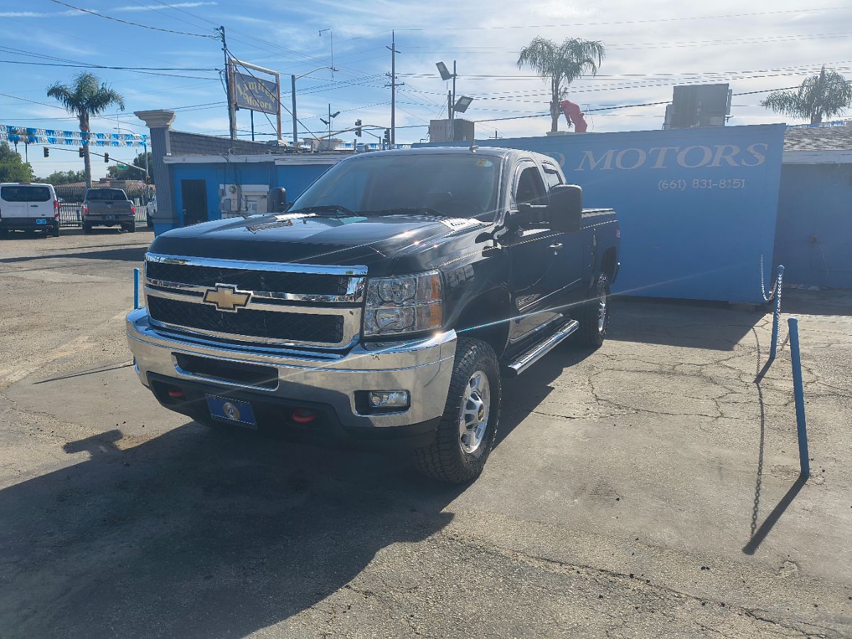 2011 Chevrolet Silverado 2500HD LT photo 3
