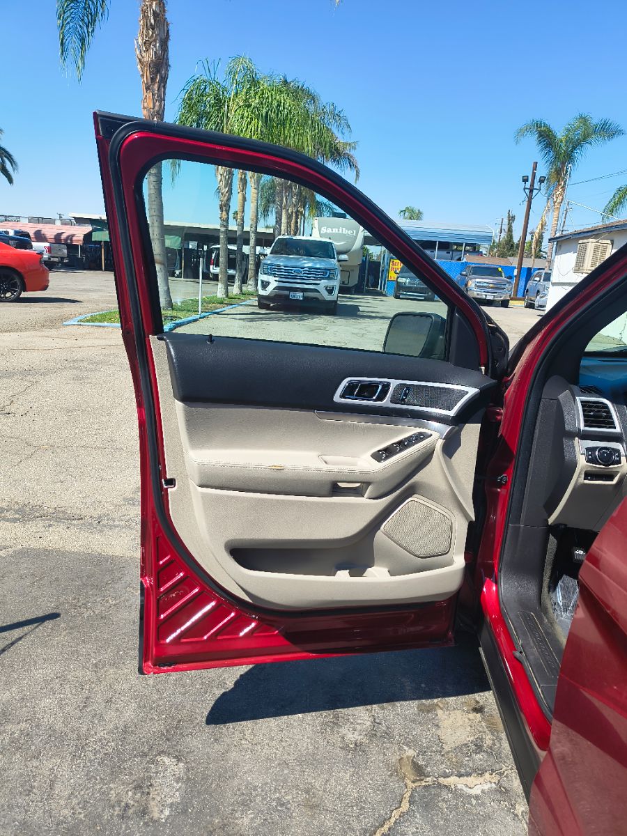 2014 Ford Explorer XLT photo 25