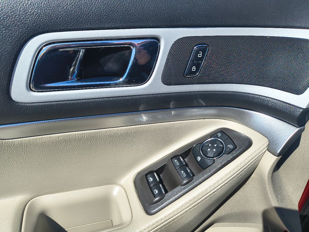 2014 Ford Explorer XLT photo 27