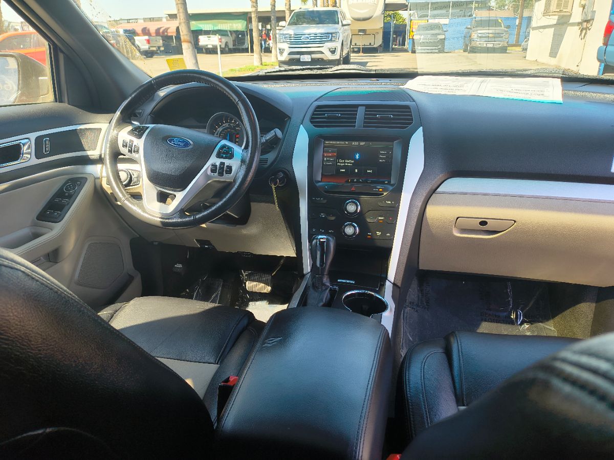 2014 Ford Explorer XLT photo 9