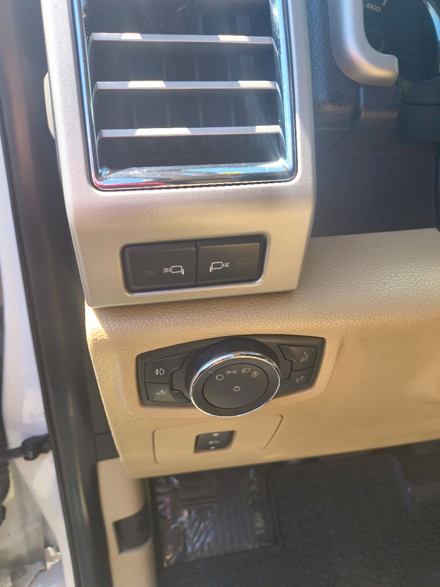 2015 Ford F-150 Lariat photo 8