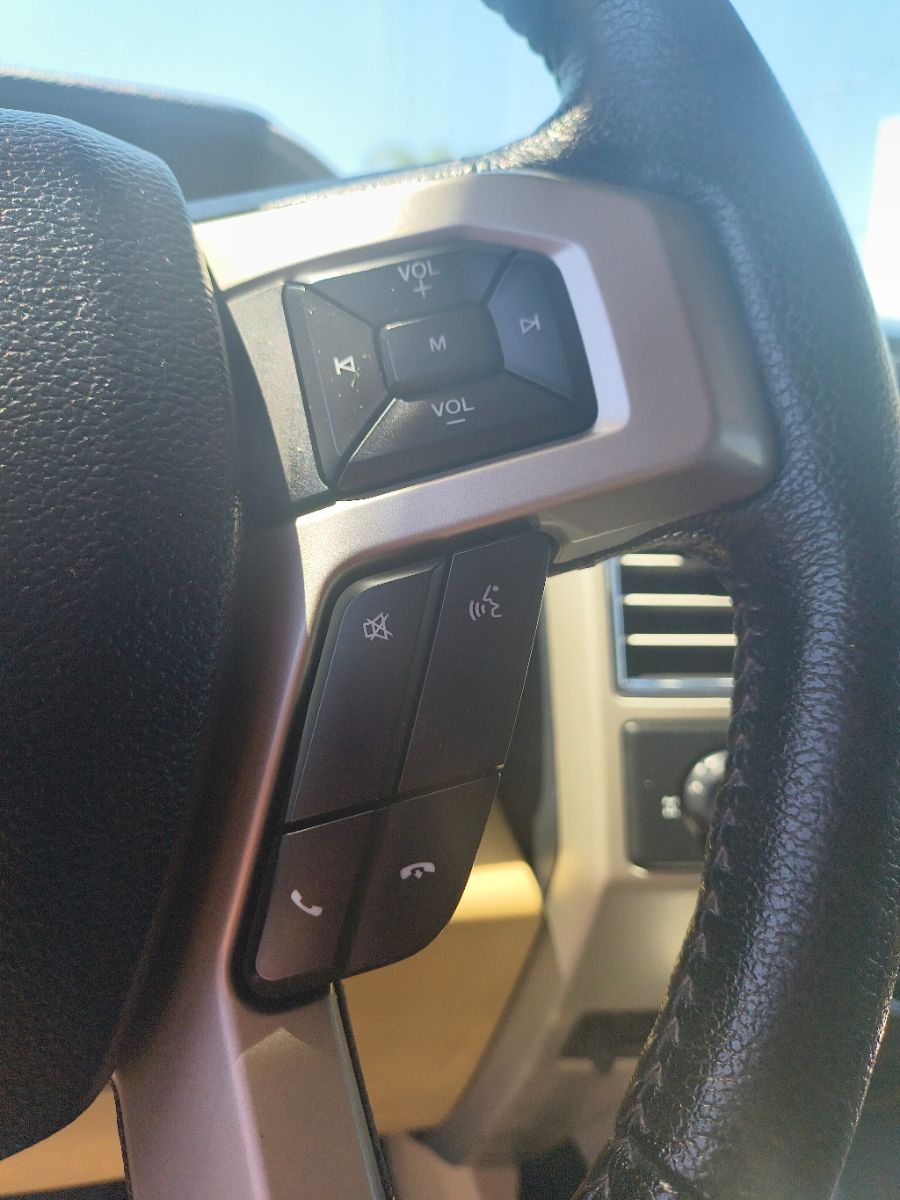 2015 Ford F-150 Lariat photo 9