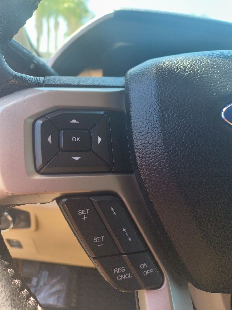 2015 Ford F-150 Lariat photo 10