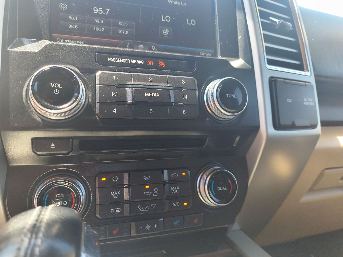 2015 Ford F-150 Lariat photo 12