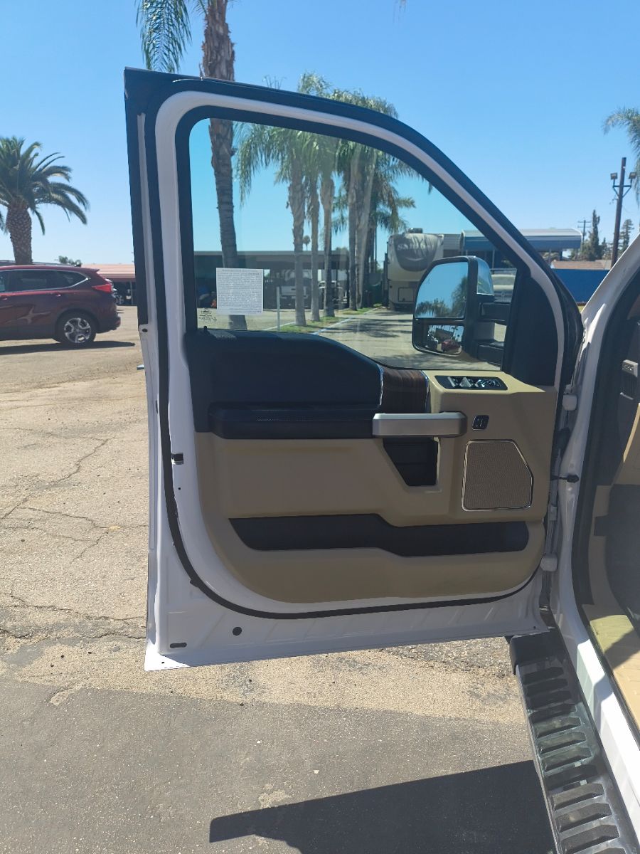 2015 Ford F-150 Lariat photo 14