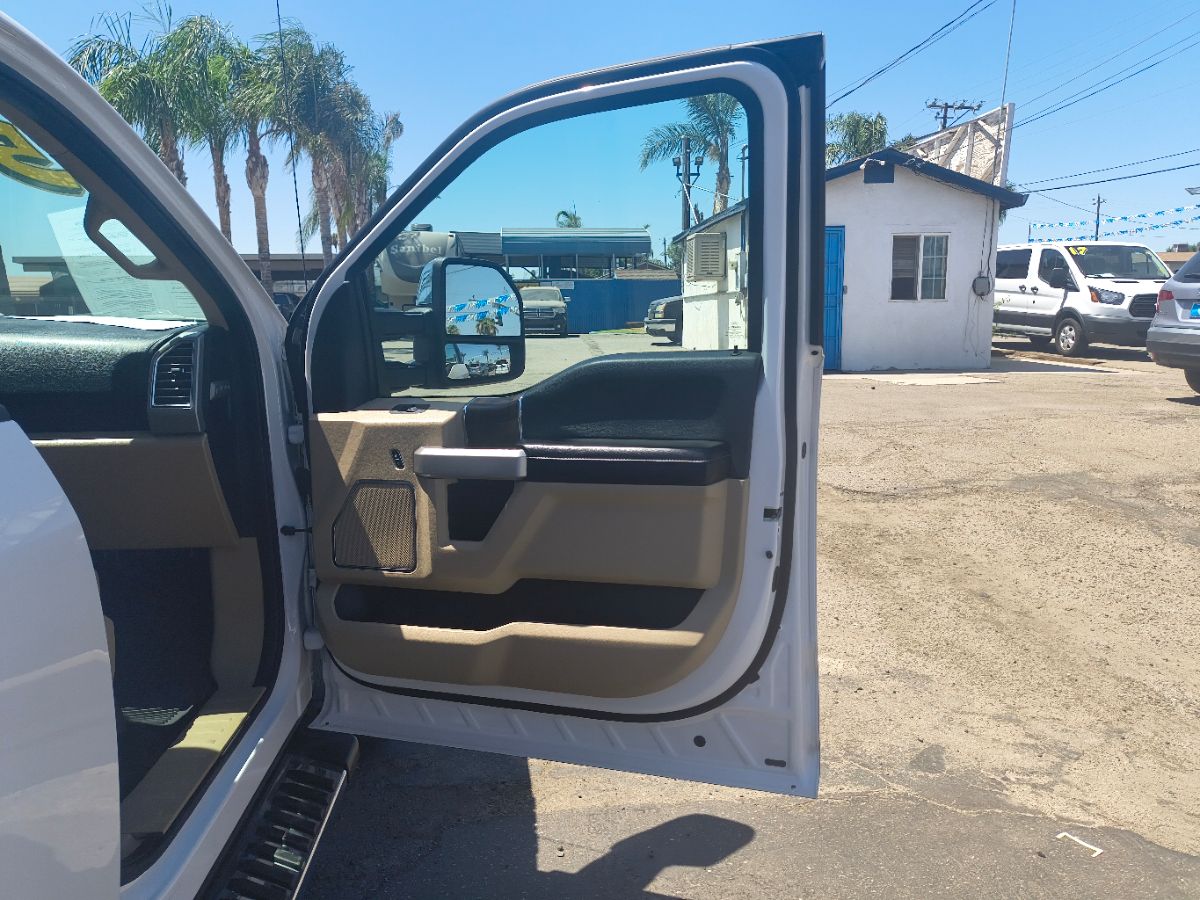 2015 Ford F-150 Lariat photo 16