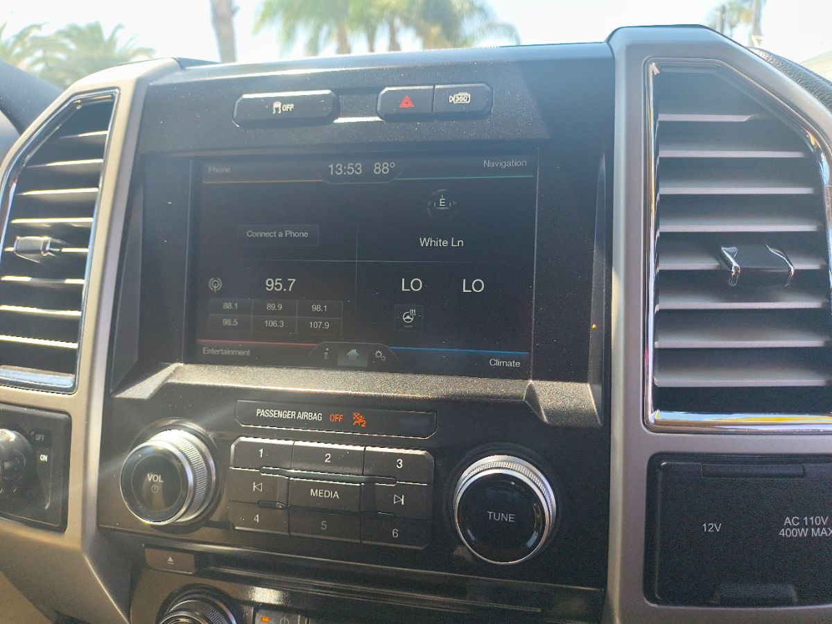 2015 Ford F-150 Lariat photo 19