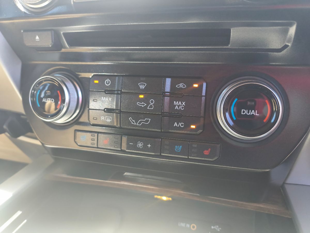 2015 Ford F-150 Lariat photo 20