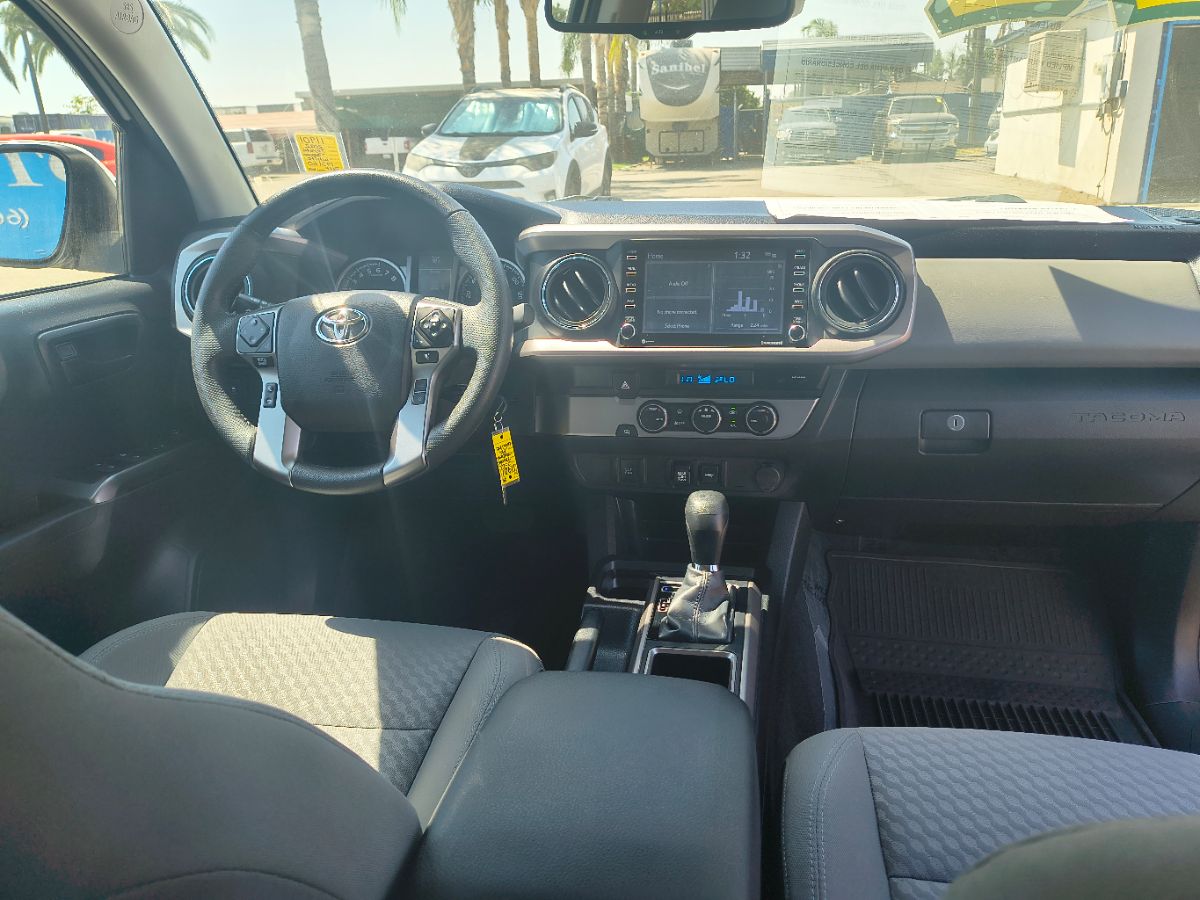 2022 Toyota Tacoma SR5 photo 8