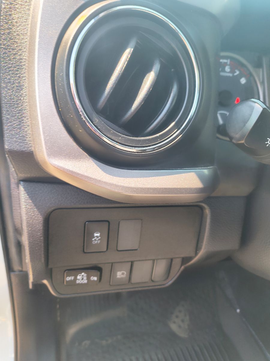 2022 Toyota Tacoma SR5 photo 14