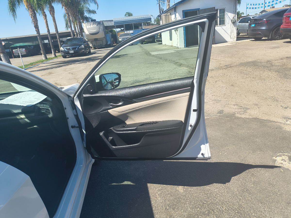 2019 Honda Civic Hatchback EX photo 25