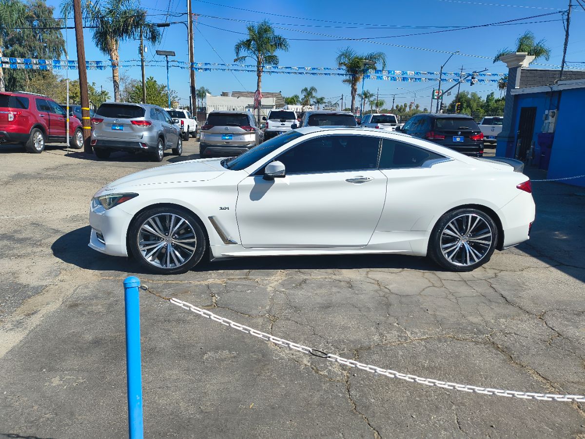 2018 Infiniti Q60 3.0t Luxe photo 3