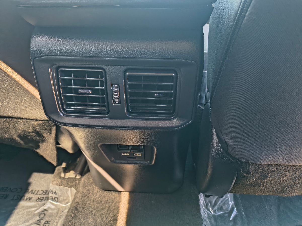 2021 Toyota RAV4 XLE photo 16