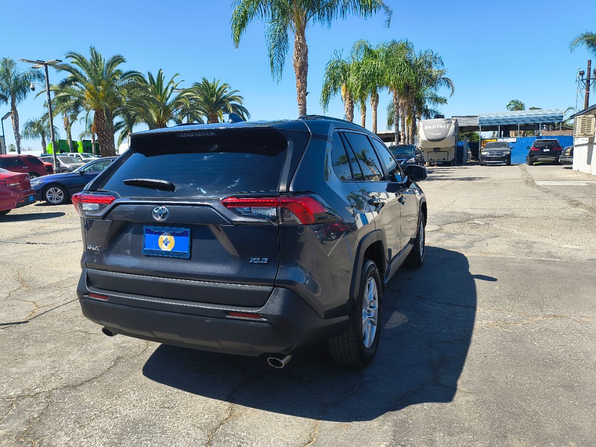 2021 Toyota RAV4 XLE photo 5