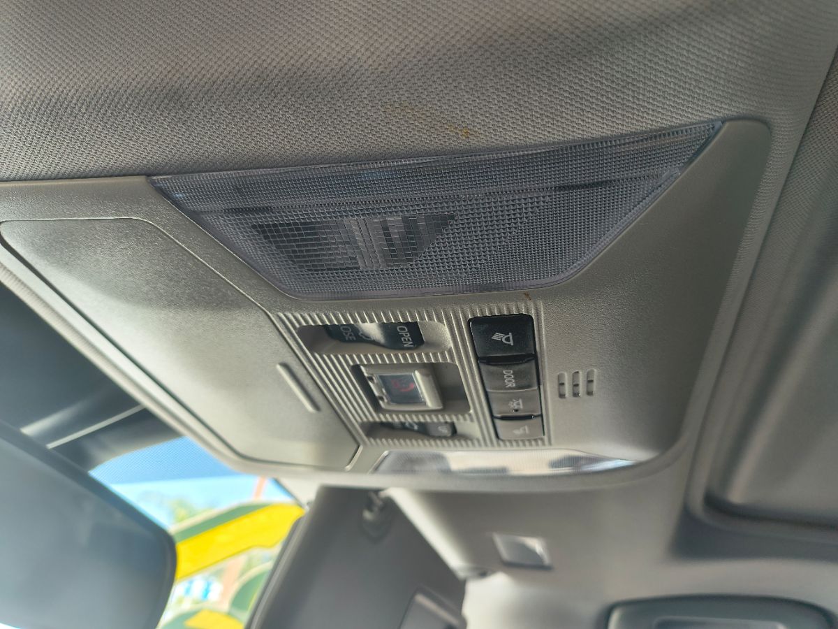 2021 Toyota RAV4 XLE photo 19