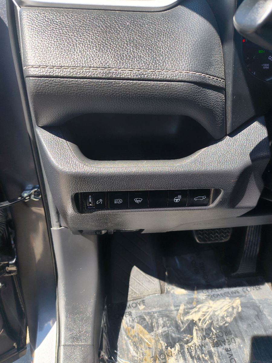 2021 Toyota RAV4 XLE photo 15