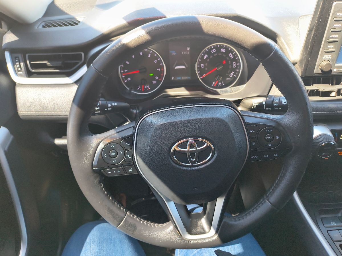 2021 Toyota RAV4 XLE photo 7