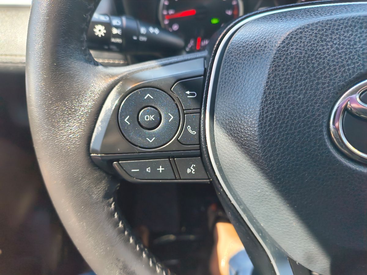 2021 Toyota RAV4 XLE photo 8