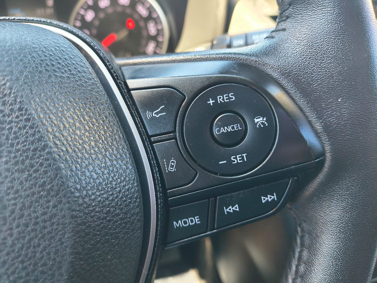 2021 Toyota RAV4 XLE photo 27
