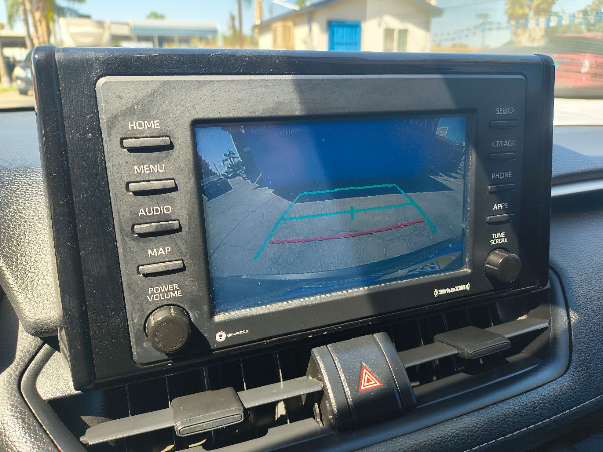 2021 Toyota RAV4 XLE photo 29