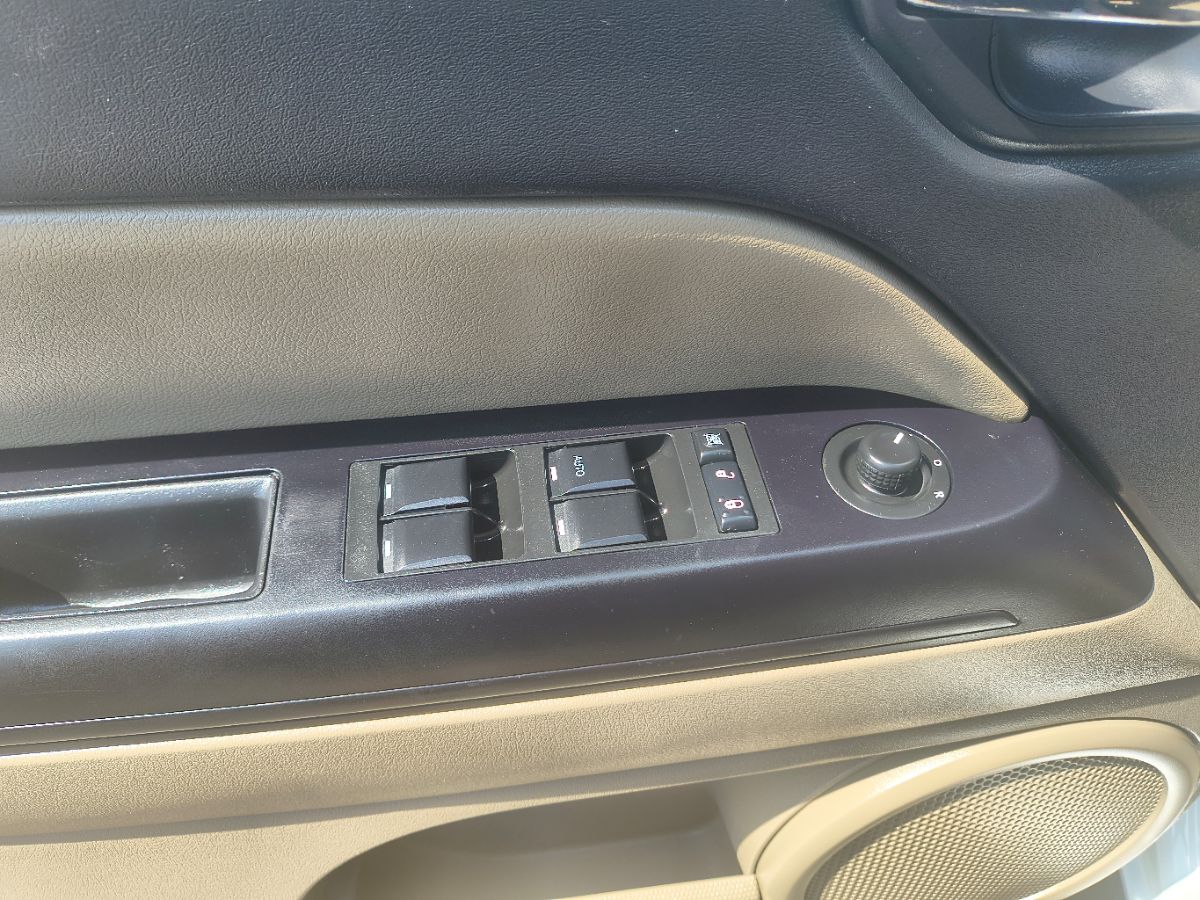 2016 Jeep Patriot High Altitude Altitude Edition photo 13