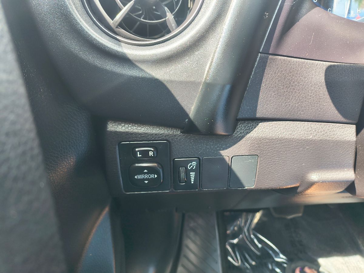 2017 Toyota Corolla L photo 16