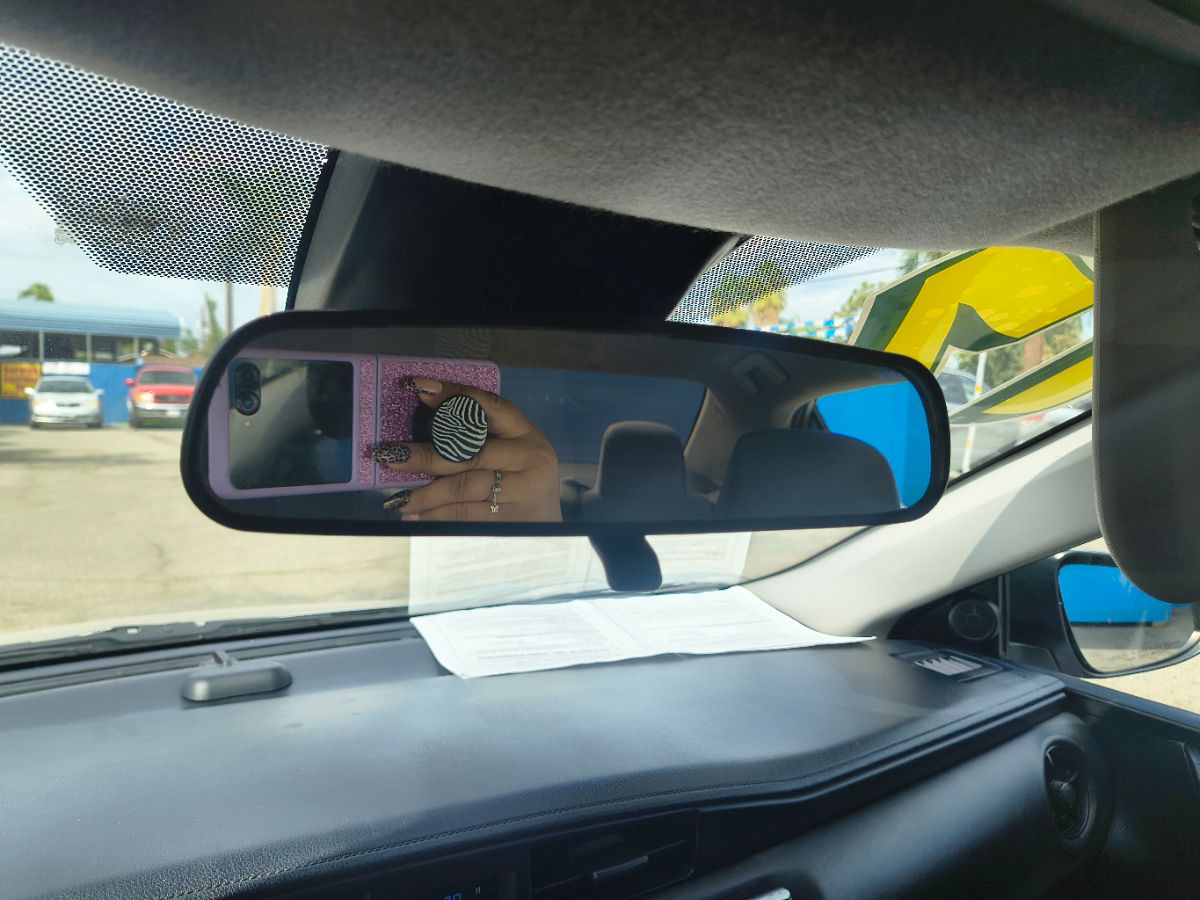 2017 Toyota Corolla L photo 21