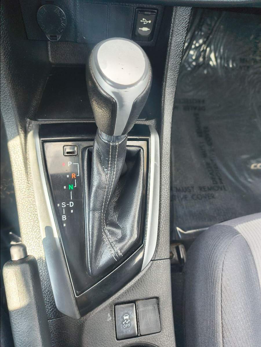 2017 Toyota Corolla L photo 15