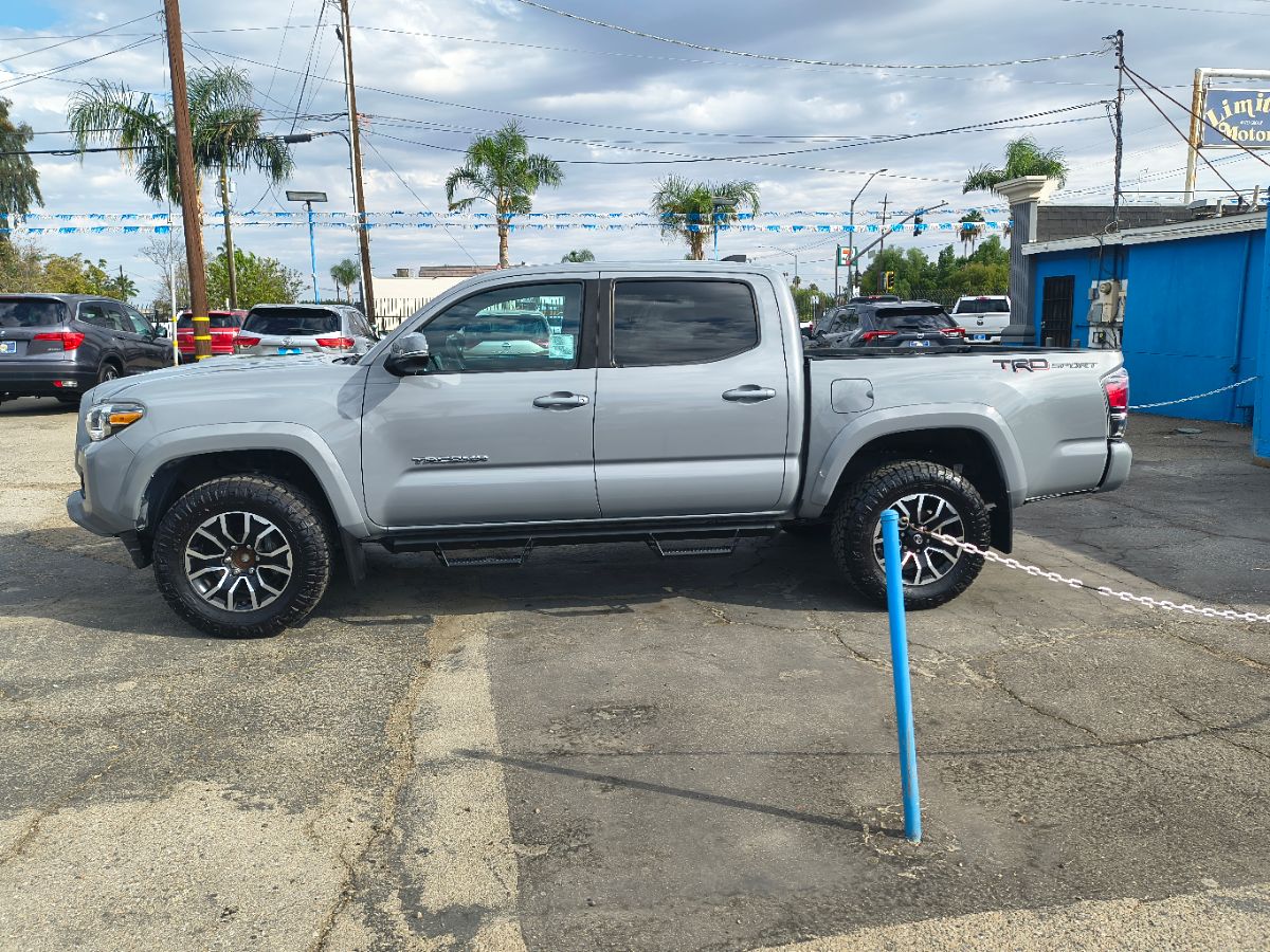 2021 Toyota Tacoma TRD Sport photo 2