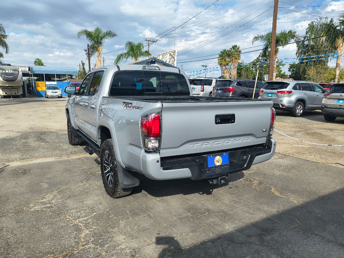 2021 Toyota Tacoma TRD Sport photo 3