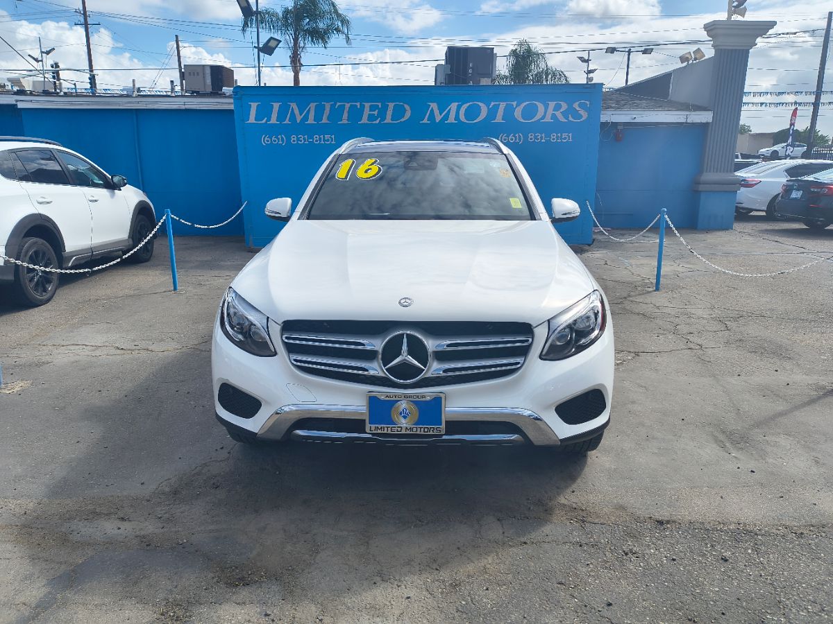 2016 Mercedes Benz GLC 300 4MATIC photo 2