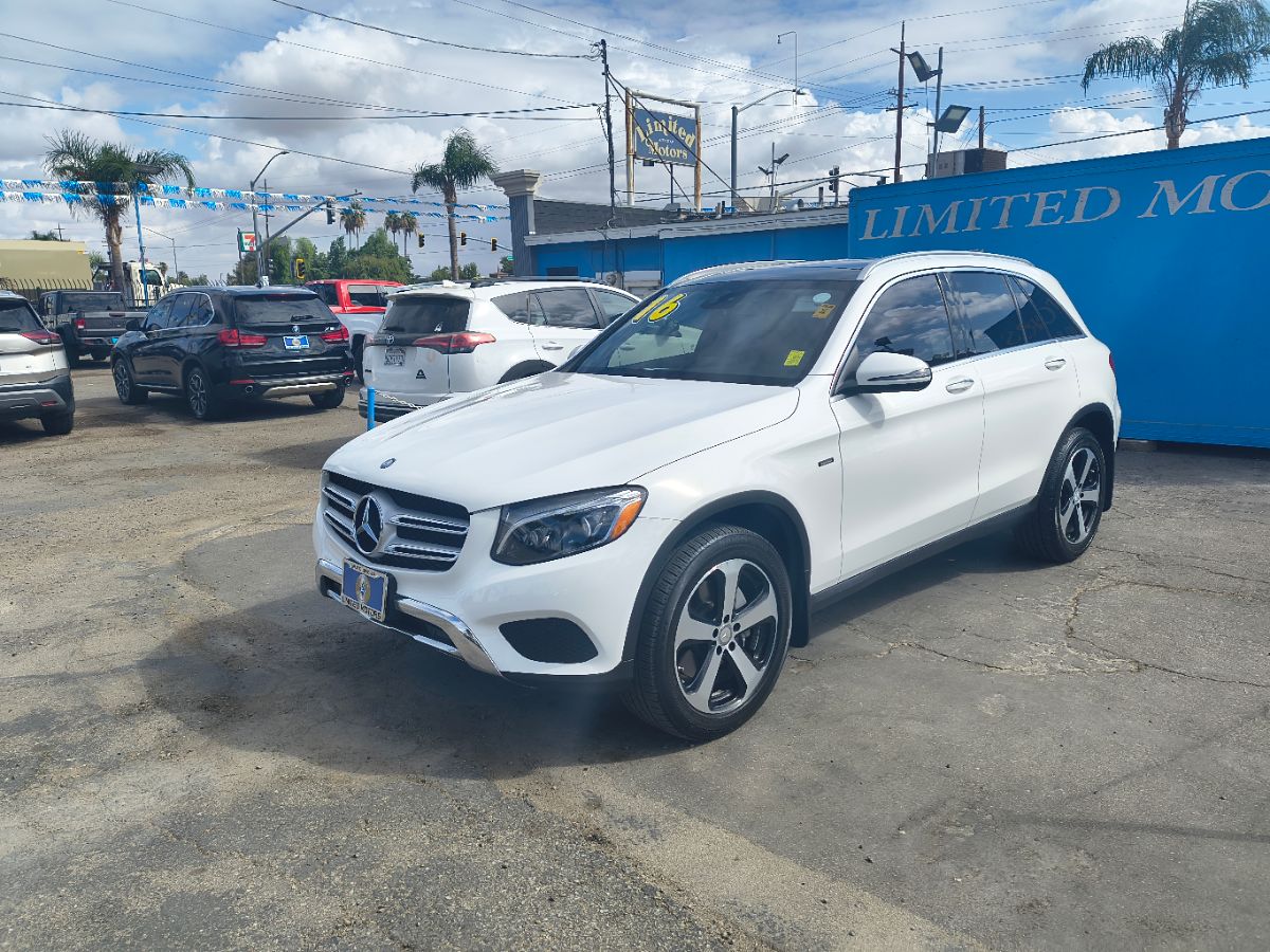 2016 Mercedes Benz GLC 300 4MATIC photo 3
