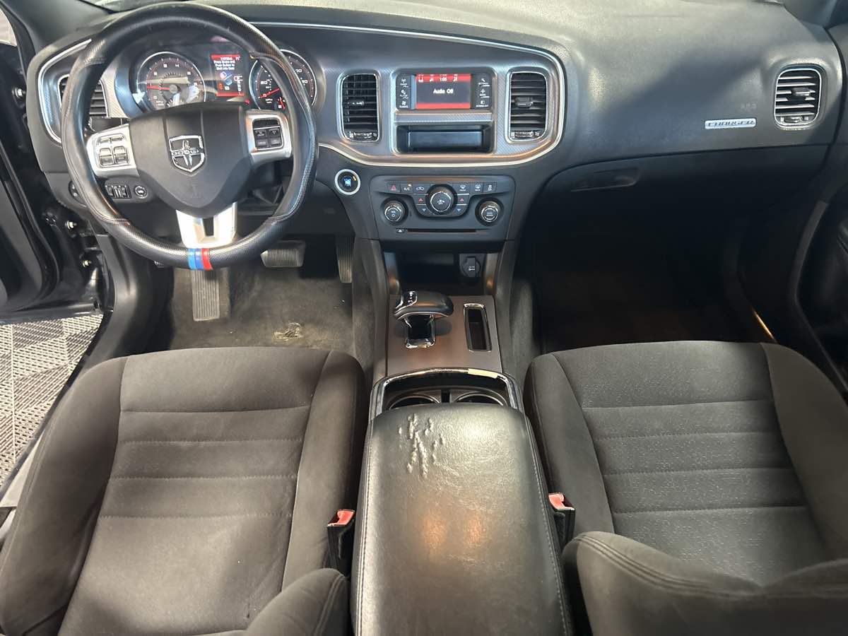 Dodge Charger photo 6