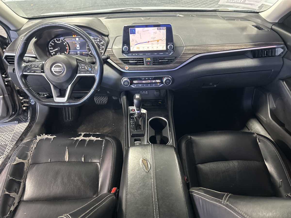 Nissan Altima photo 6