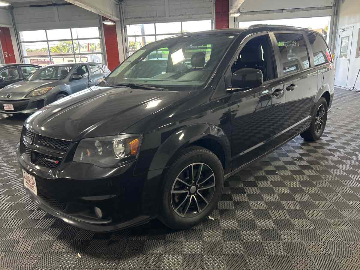 Dodge Grand Caravan photo 2