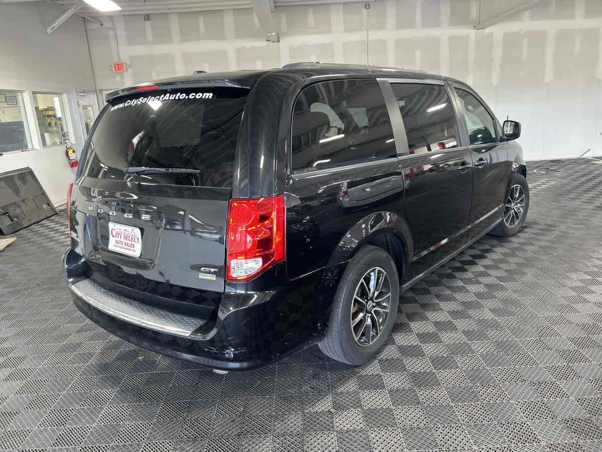 Dodge Grand Caravan photo 3