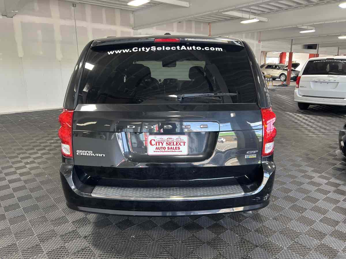 Dodge Grand Caravan photo 6