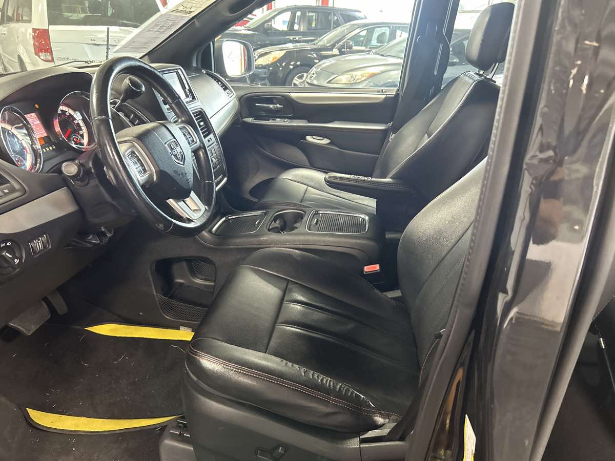 Dodge Grand Caravan photo 8
